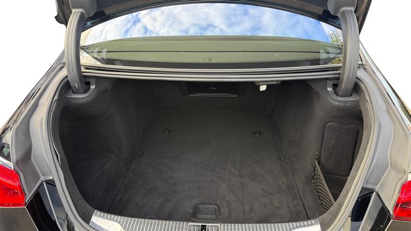 Vehicle photo 19