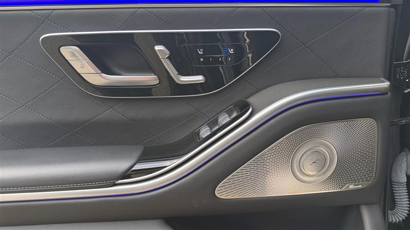 Vehicle photo 22