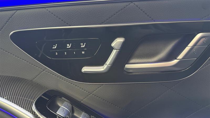 Vehicle photo 26