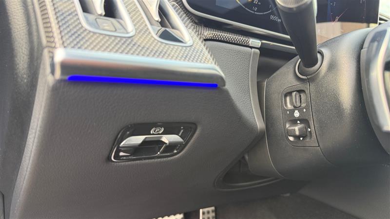 Vehicle photo 43