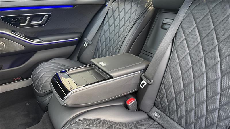 Vehicle photo 46