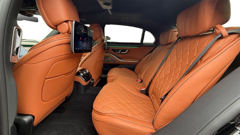 Vehicle photo 16