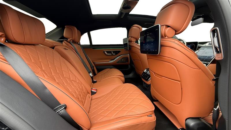 Vehicle photo 18