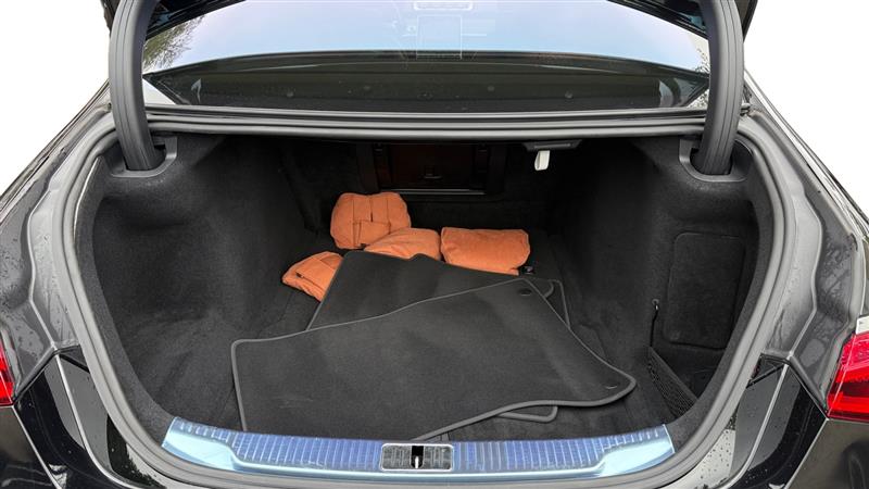 Vehicle photo 19