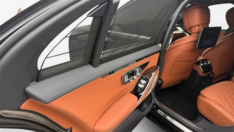 Vehicle photo 22