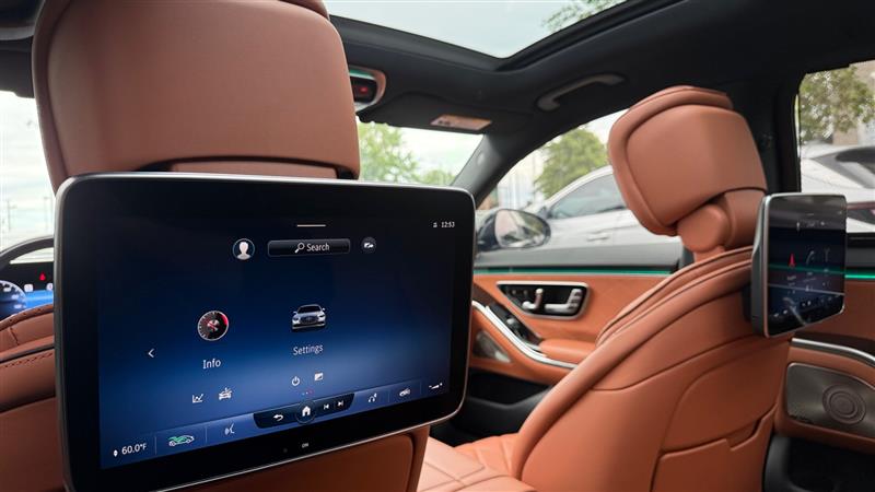 Vehicle photo 31
