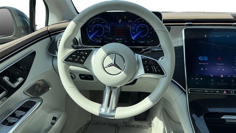 Vehicle photo 13