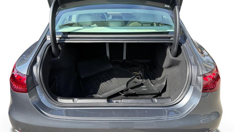 Vehicle photo 19