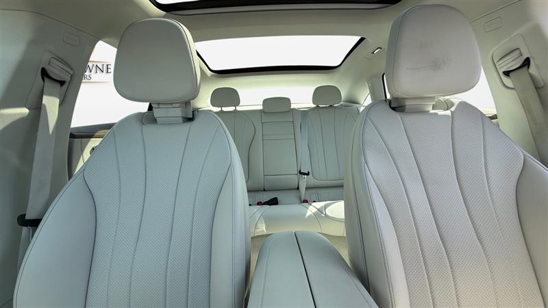 Vehicle photo 20