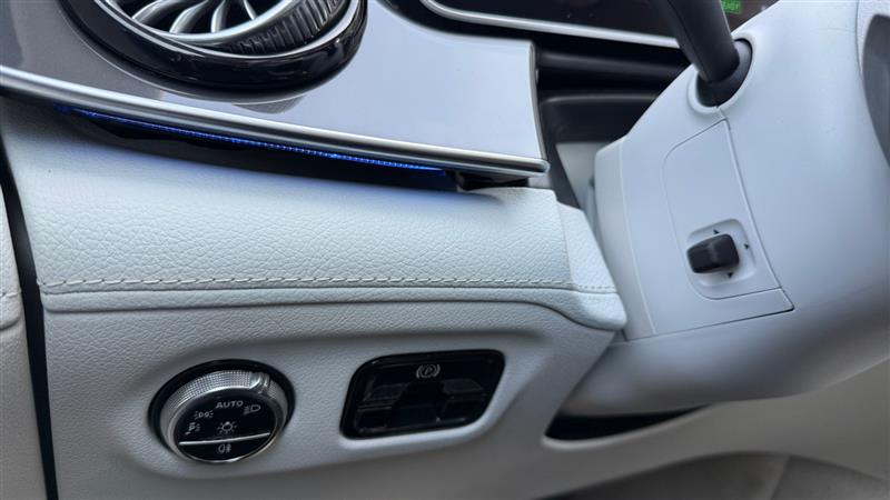 Vehicle photo 43