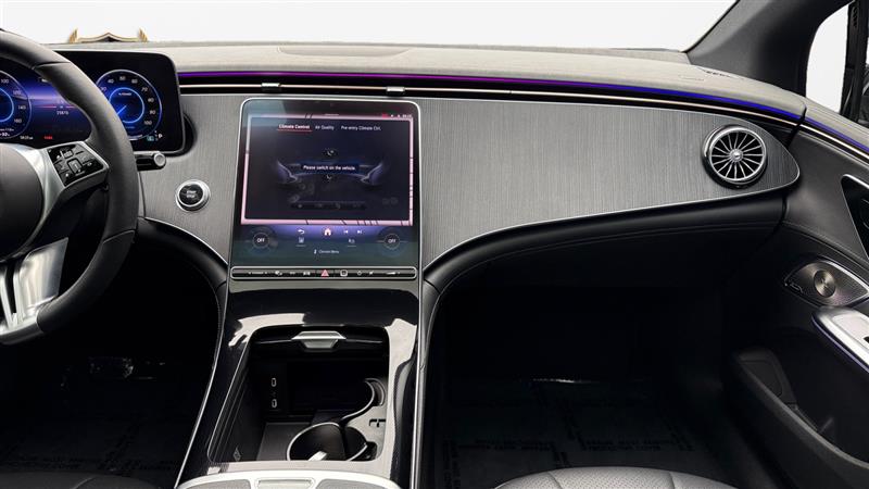 Vehicle photo 15