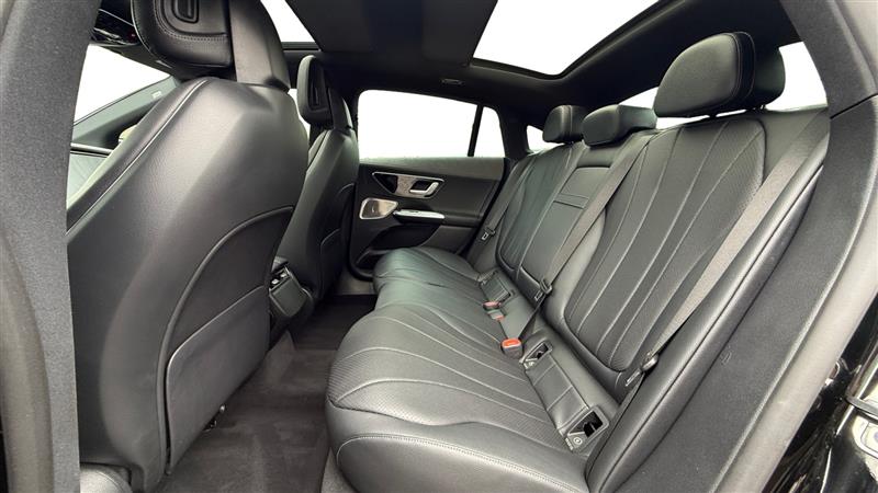 Vehicle photo 16