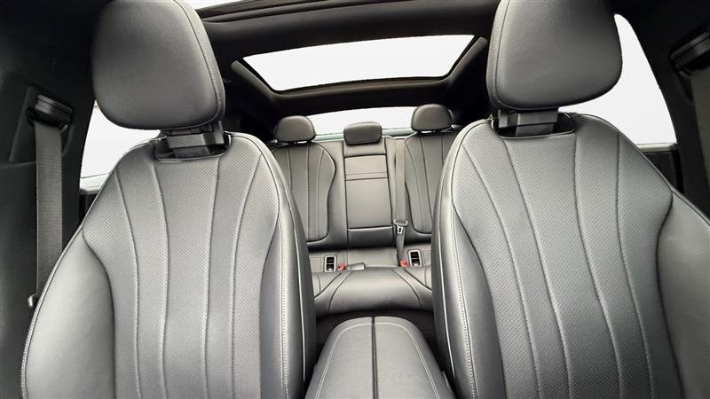 Vehicle photo 20