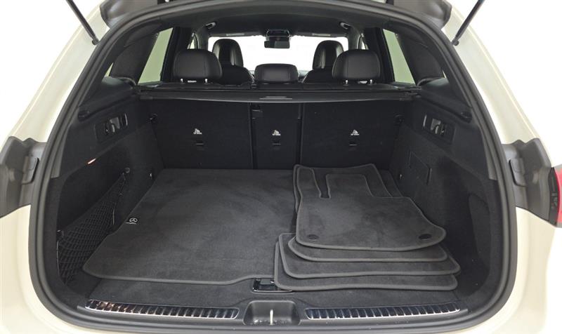 Vehicle photo 12