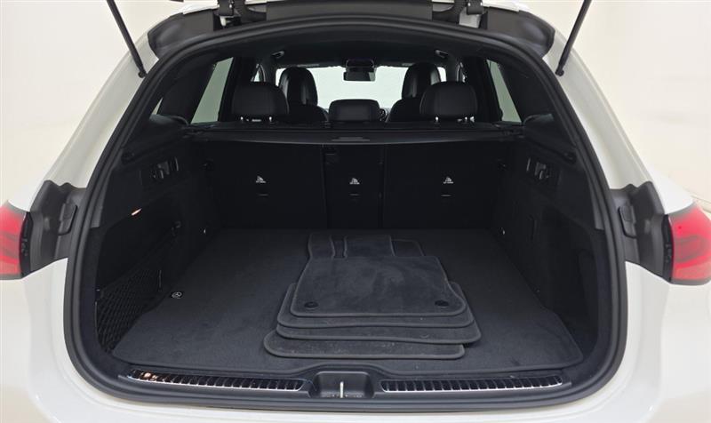 Vehicle photo 13