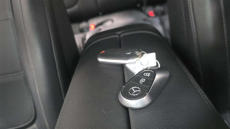 Vehicle photo 14