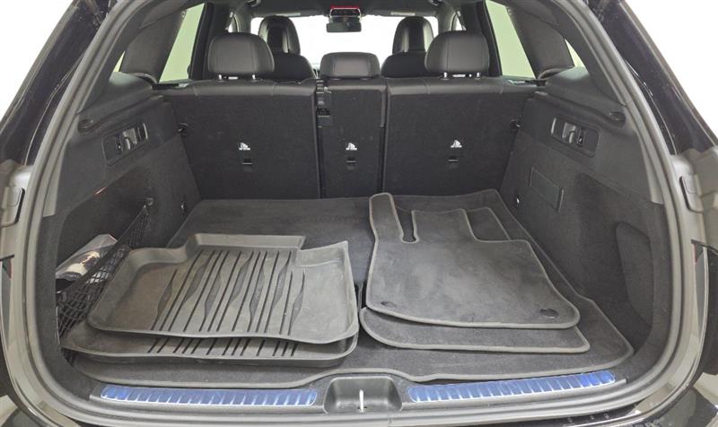 Vehicle photo 13