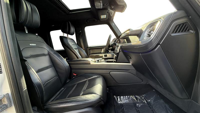 Vehicle photo 17