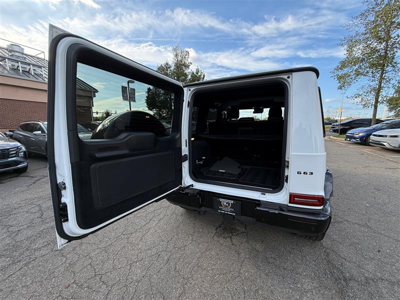 Vehicle photo 19