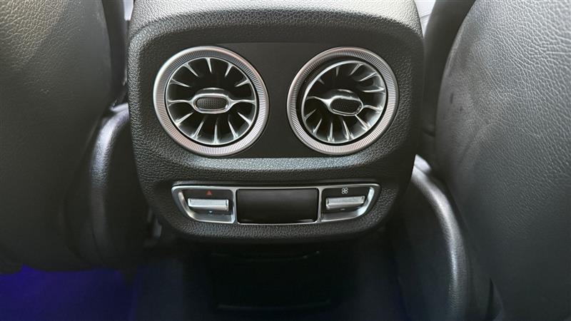 Vehicle photo 27