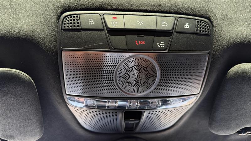 Vehicle photo 49