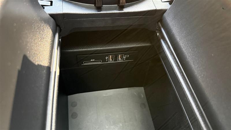 Vehicle photo 50