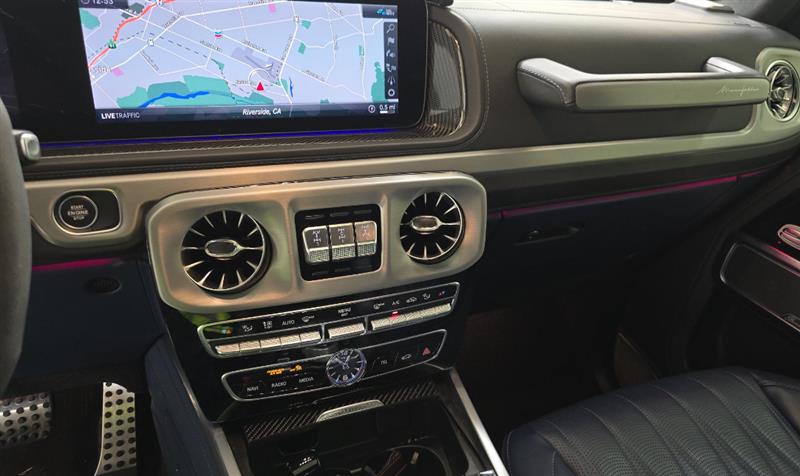 Vehicle photo 12