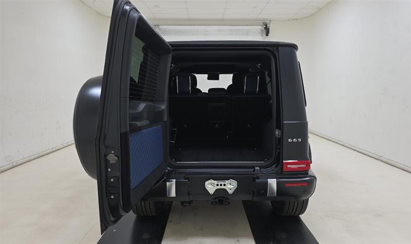 Vehicle photo 13