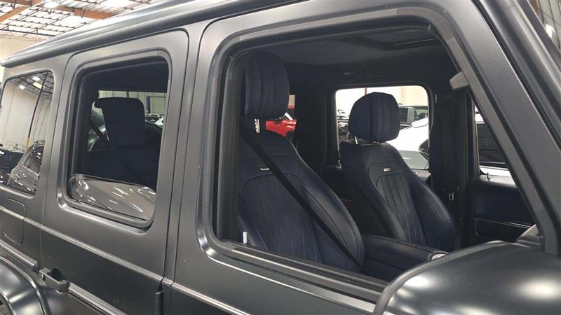 Vehicle photo 14