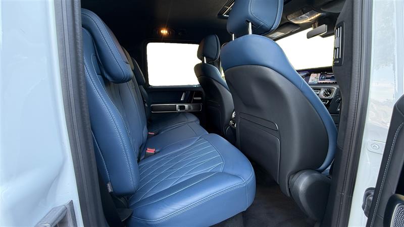 Vehicle photo 18