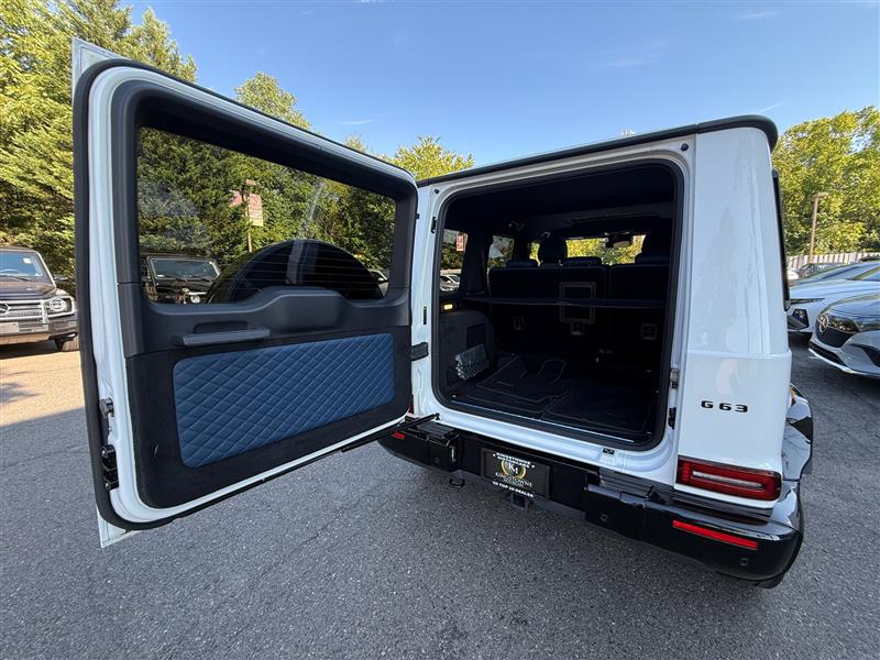 Vehicle photo 19