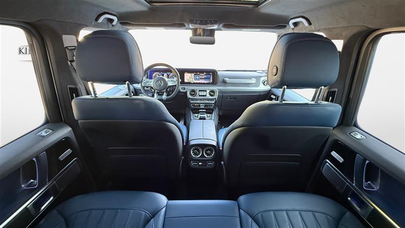 Vehicle photo 23