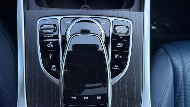 Vehicle photo 43