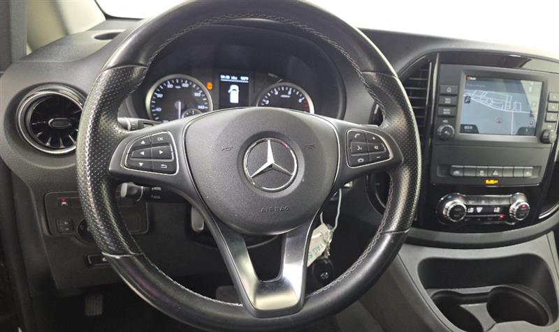 Vehicle photo 11