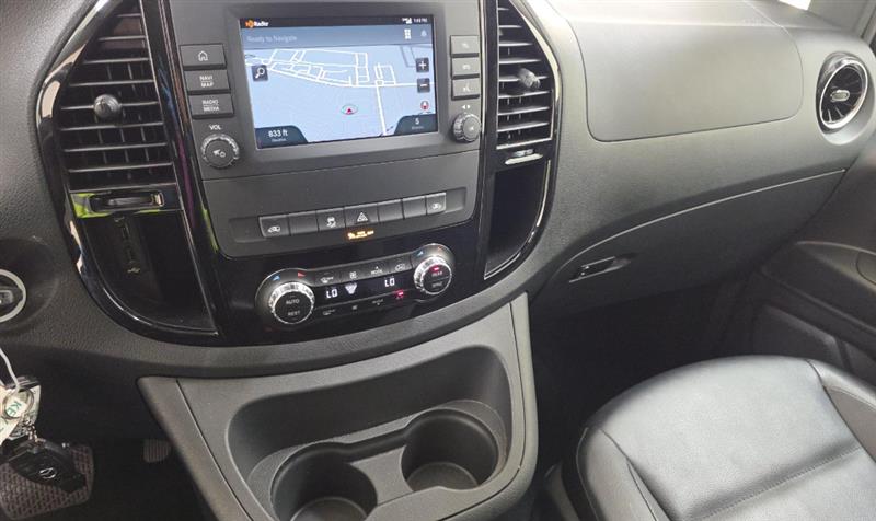 Vehicle photo 12