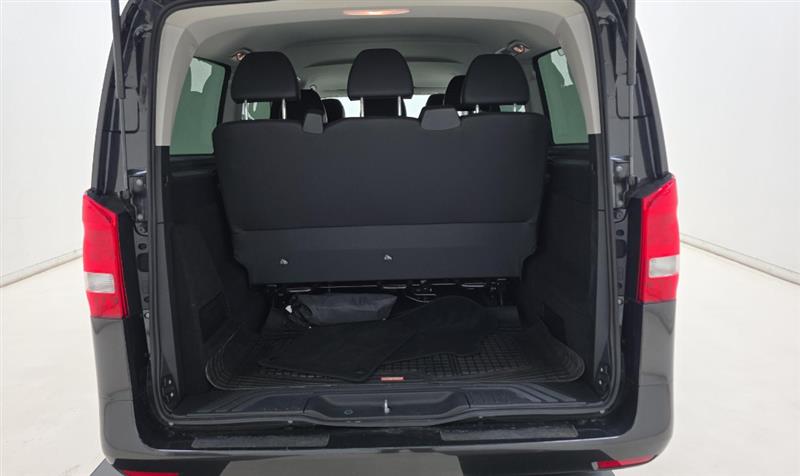 Vehicle photo 13