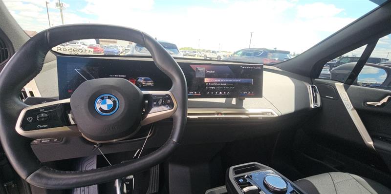 Vehicle photo 12