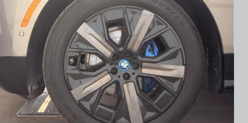Vehicle photo 13