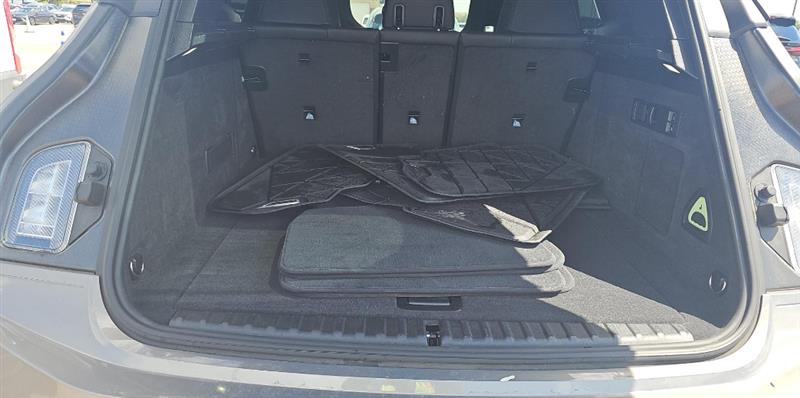 Vehicle photo 14