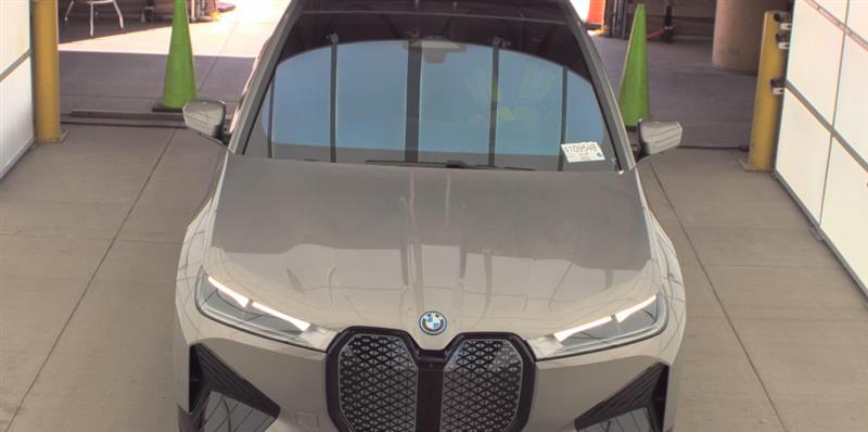 Vehicle photo 2
