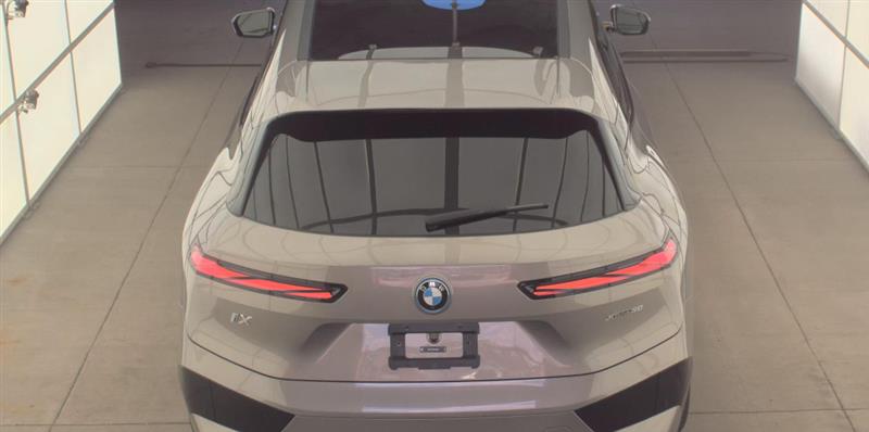 Vehicle photo 7
