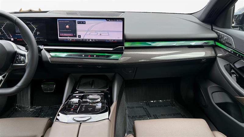 Vehicle photo 15