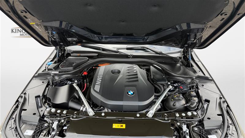 Vehicle photo 20