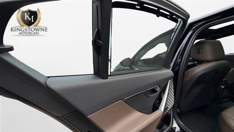 Vehicle photo 22