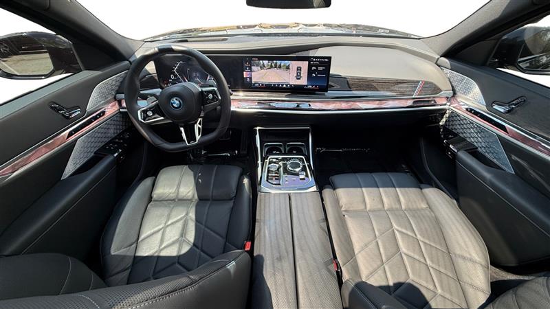 2025 BMW 7 Series 750e - Photo 12