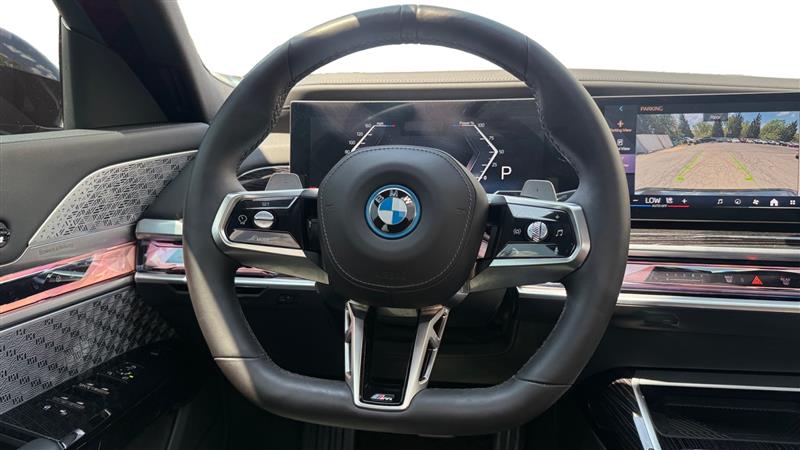 2025 BMW 7 Series 750e - Photo 13