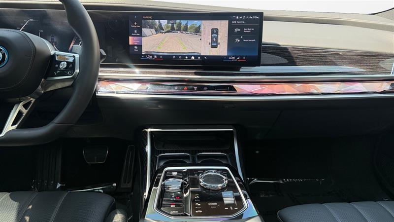 2025 BMW 7 Series 750e - Photo 15