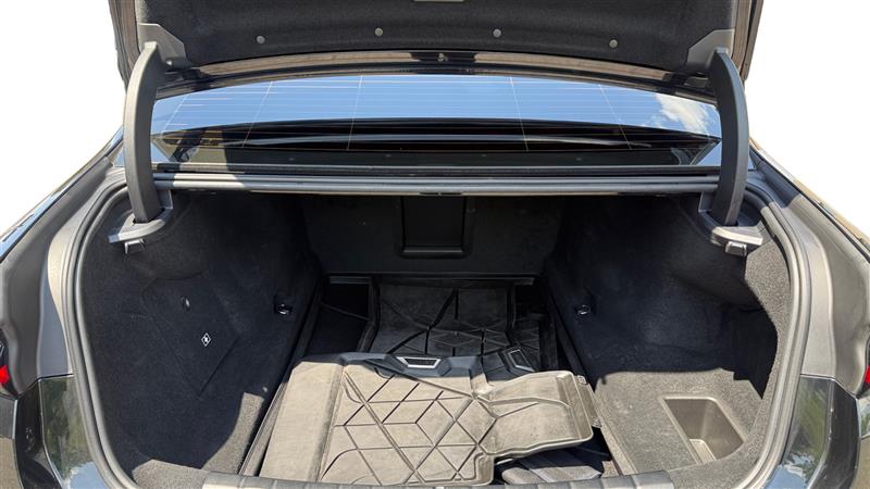 2025 BMW 7 Series 750e - Photo 19