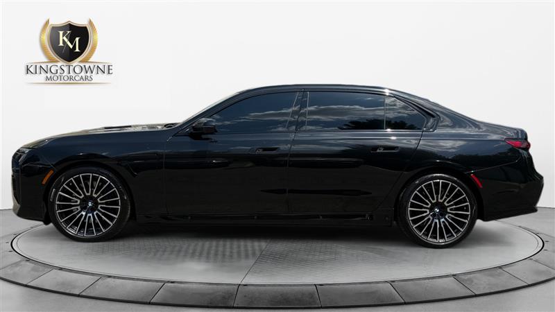 2025 BMW 7 Series 750e - Photo 2