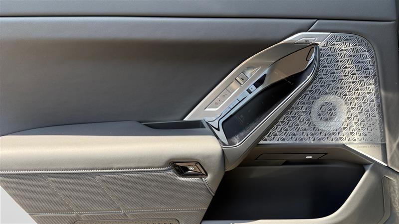 2025 BMW 7 Series 750e - Photo 22